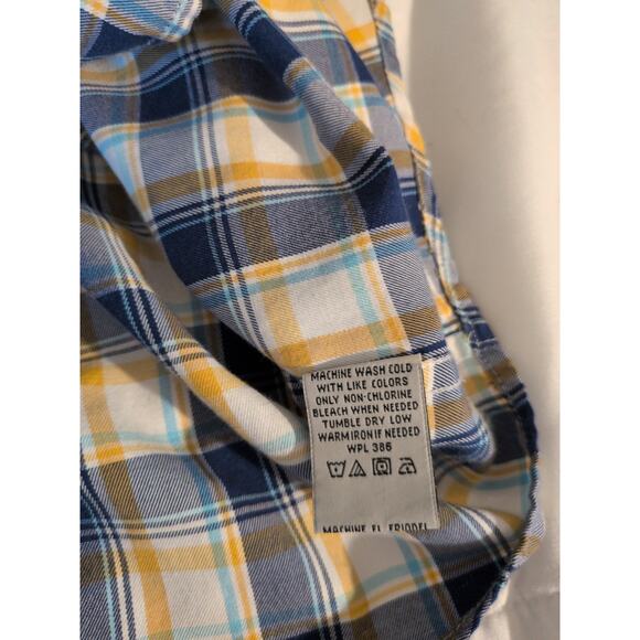 Haggar Fitted Men's Button-Down Shirt - Picture 4 of 5